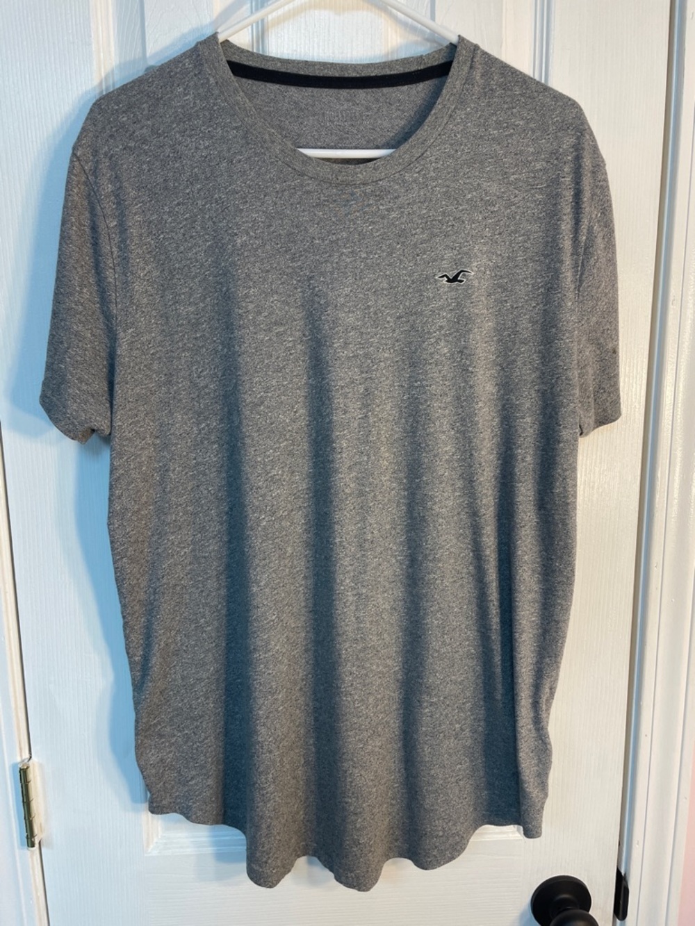 Hollister Men’s Short Sleeve Crew Tee in Gray